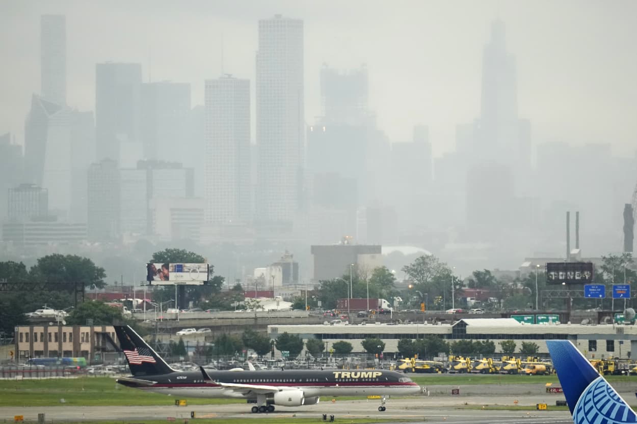 Image: Trump's airplane at Newark Liberty International Airport in New Jersey on Thursday.