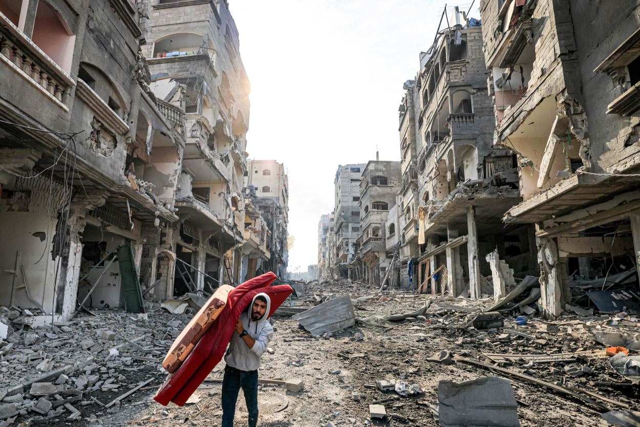 The death toll from five days of ferocious fighting between Hamas and Israel rose sharply overnight as Israel kept up its bombardment of Gaza after recovering the dead from the last communities near the border where Palestinian militants had been holed up.