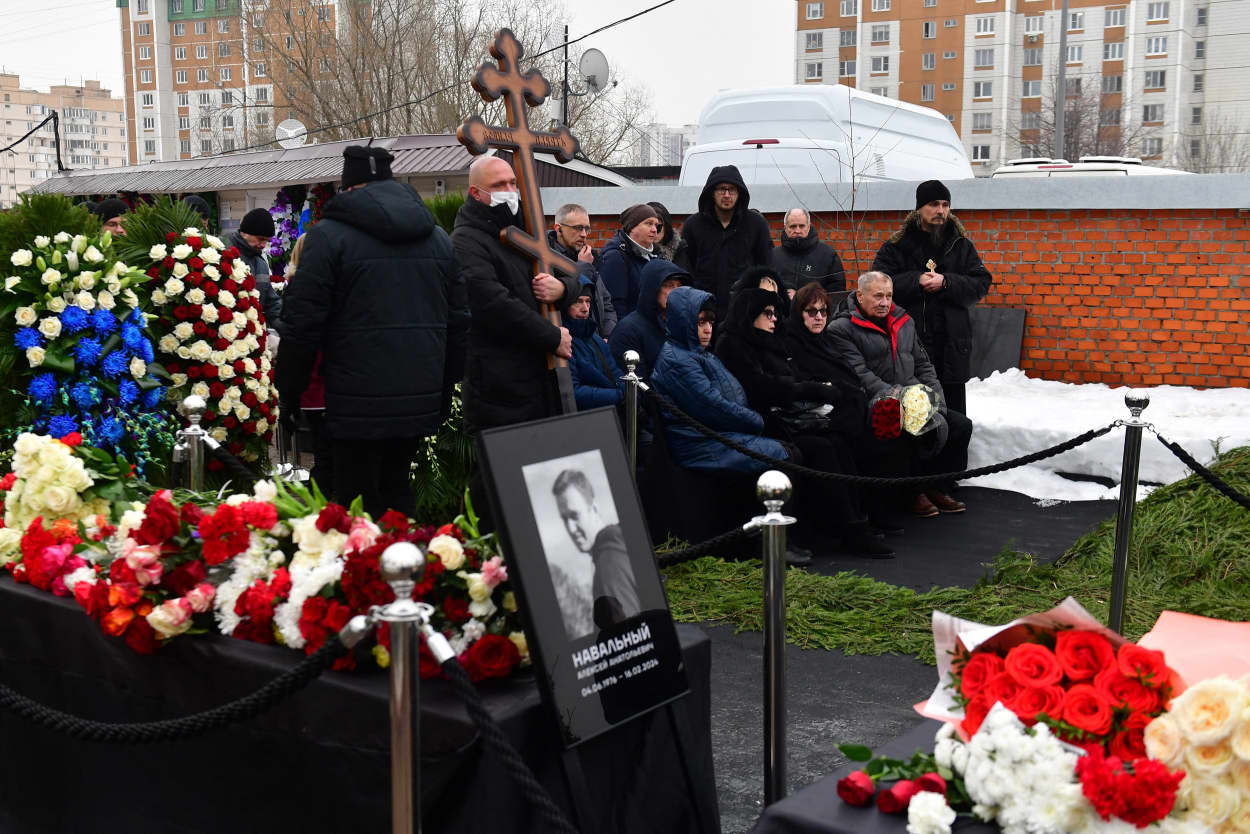 Lyudmila Navalnaya, third right, and Anatoly Navalny, second right, parents of late Russian opposition leader Alexei Navalny, attend the funeral ceremony for their son at the Borisovo cemetery in Moscow
