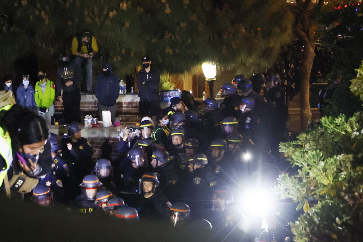 Police deployed a heavy presence on US university campuses on May 1 after forcibly clearing away some weeks-long protests against Israel's war with Hamas. Dozens of police cars patrolled at the University of California, Los Angeles campus in response to violent clashes overnight when counter-protesters attacked an encampment of pro-Palestinian students. 
