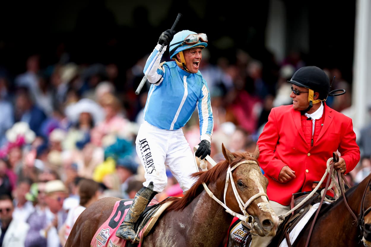 Javier Castellano celebrates atop of Mage