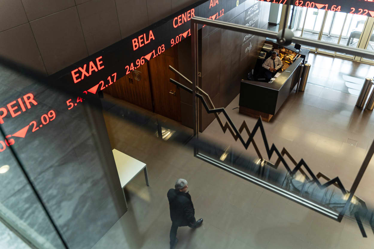 Greece's exports of goods and services to the US are about 4.5% of the country's total exports.