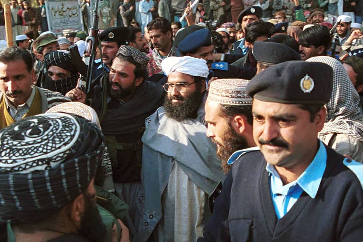 Maulana Masood Azhar, center, (wearing glasses and white turban), arrives in Islamabad, on Jan. 27, 2000.