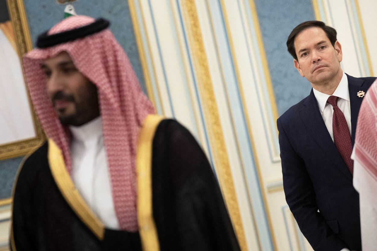 US Secretary of State Marco Rubio (R) watches as Saudi Crown Prince Mohammed Bin Salman (L) and US President greet delegation members at the Royal Court in Riyadh on May 13, 2025.