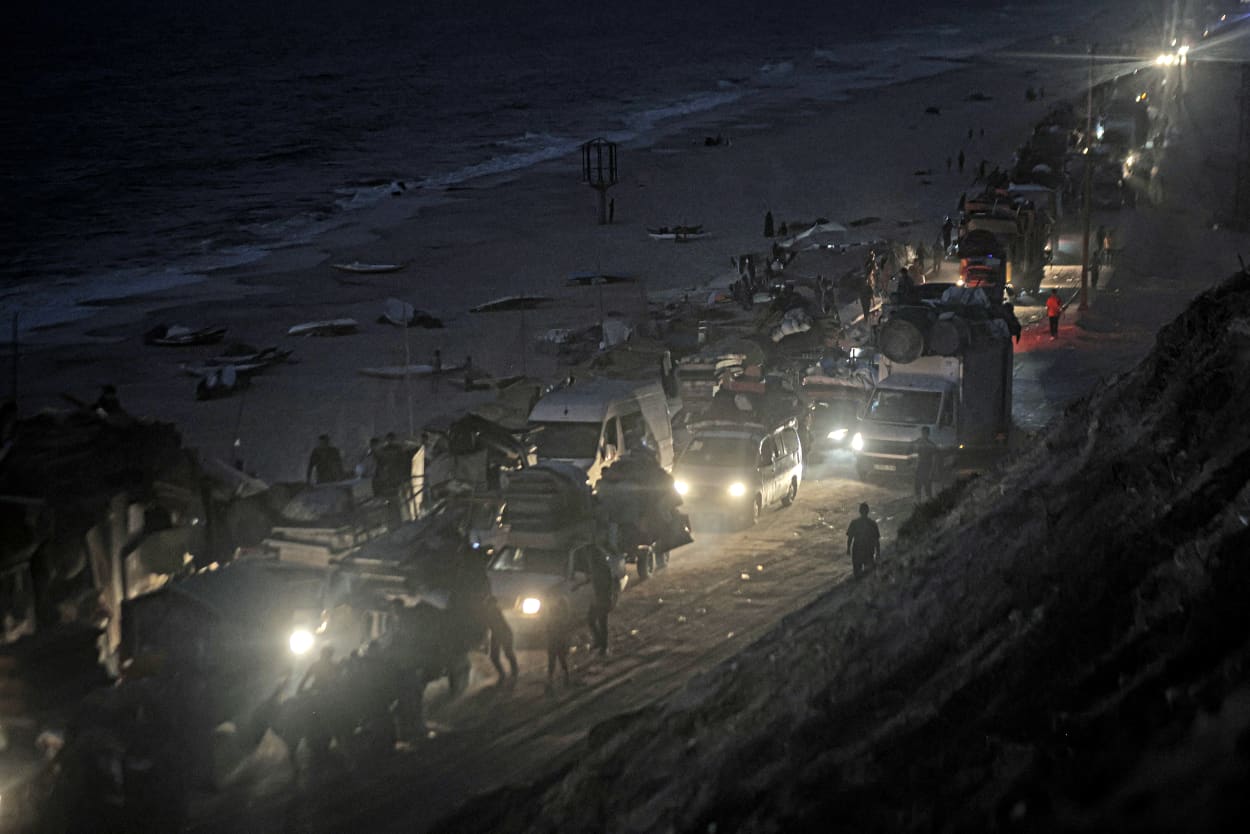 Palestinians flee northern Gaza southward amid Israeli attacks