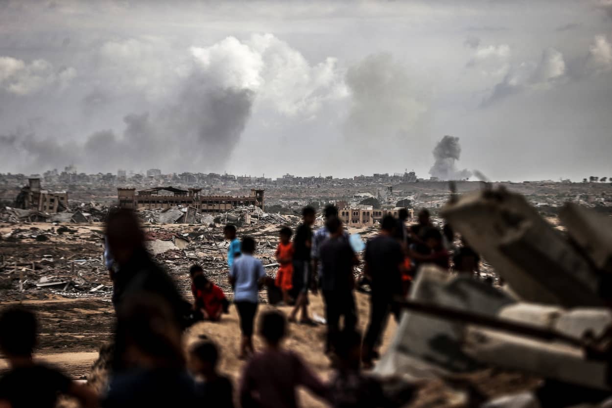 Smoke rises from southern Gaza despite expected ceasefire