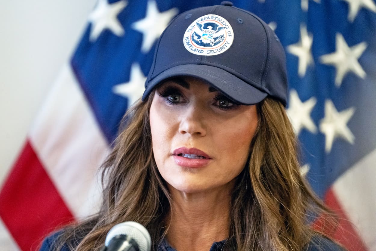 Sen. Alex Padilla is forcibly removed from Secretary Kristi Noem's press conference