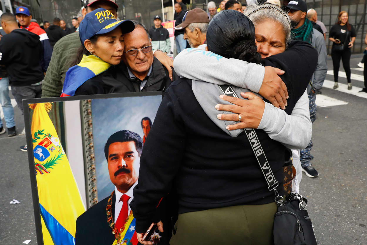 Supporters of Venezuelan President Nicolás Maduro embrace