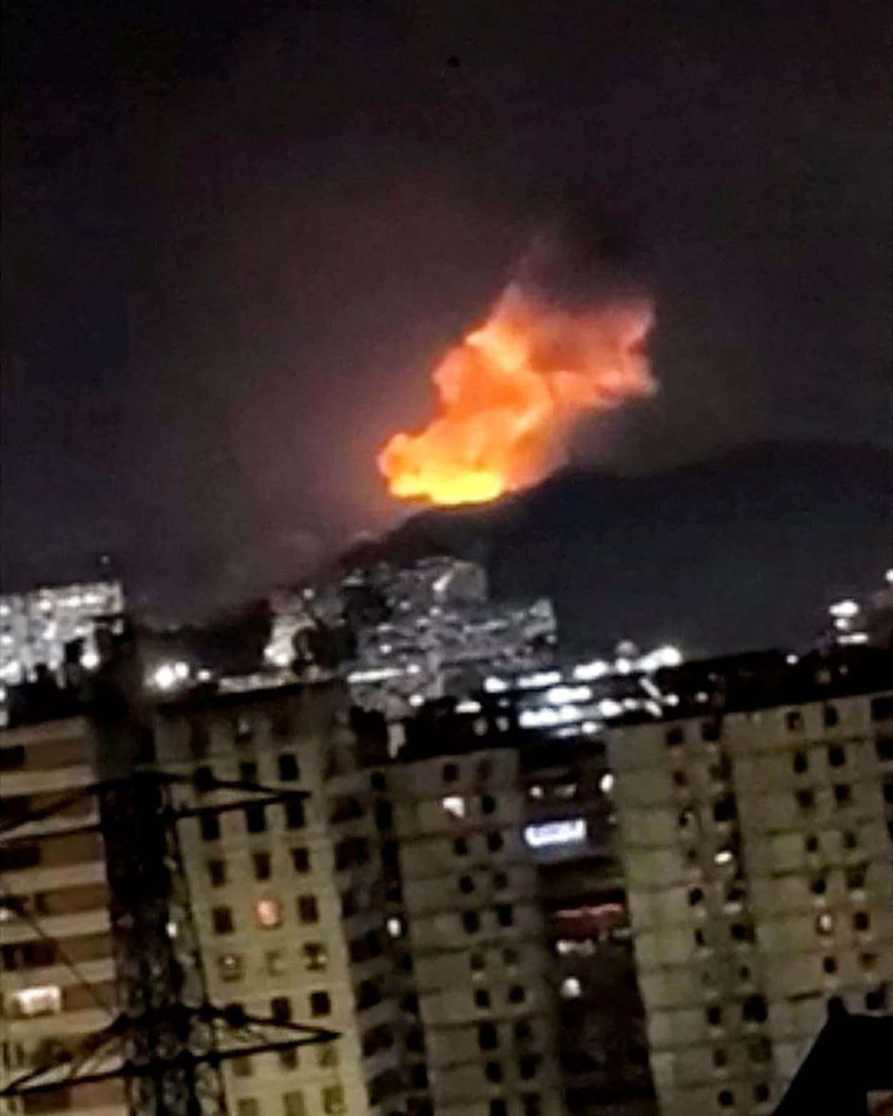 Multiple explosions in the early hours of the morning, in Caracas
