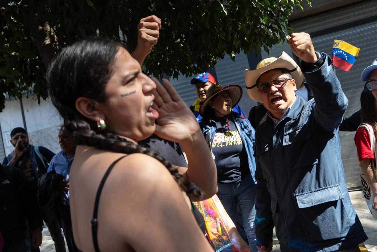 Venezuelans protest outside embassy in Mexico City