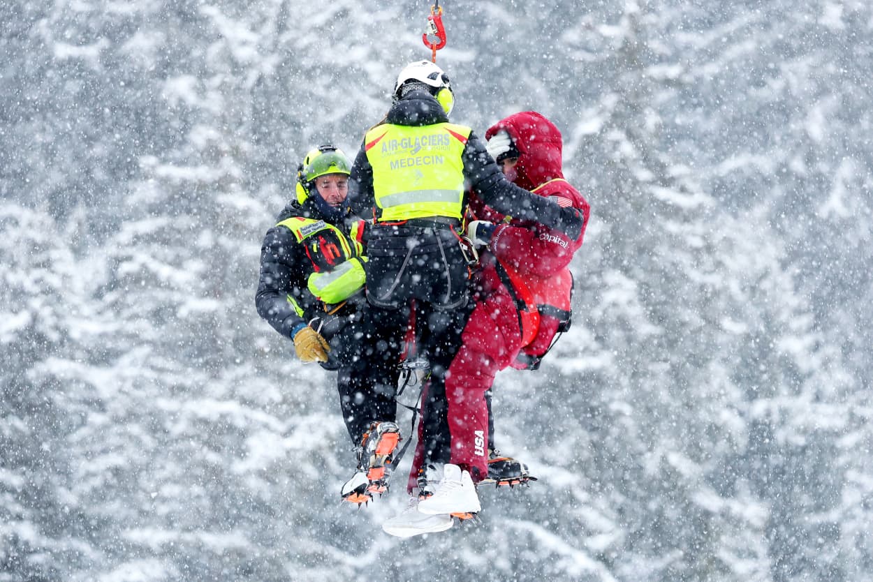 Lindsey Vonn being airlifted to the hospital