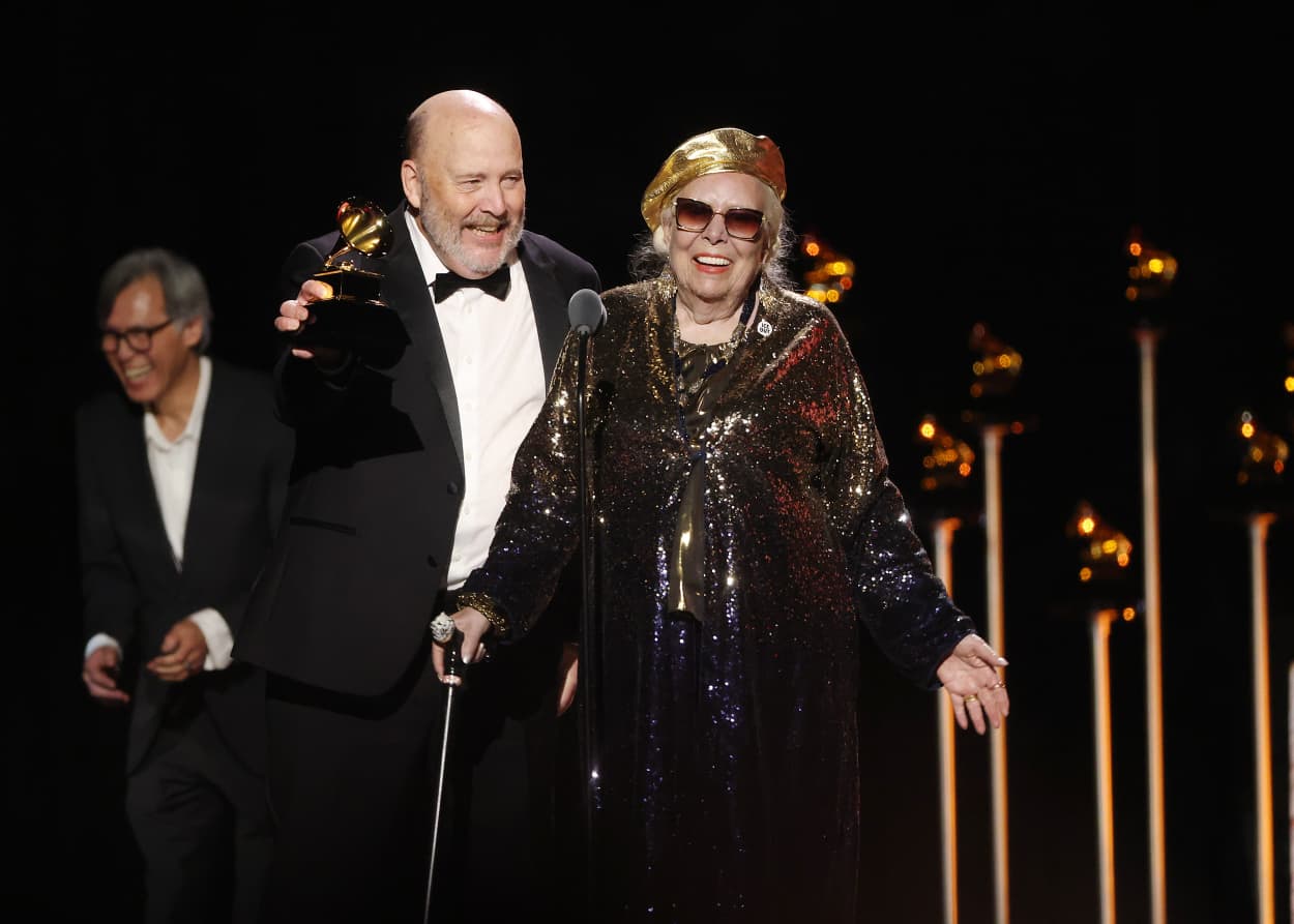 Joni Mitchell appears onstage with a cane and dark sunglasses during the Grammy awards.