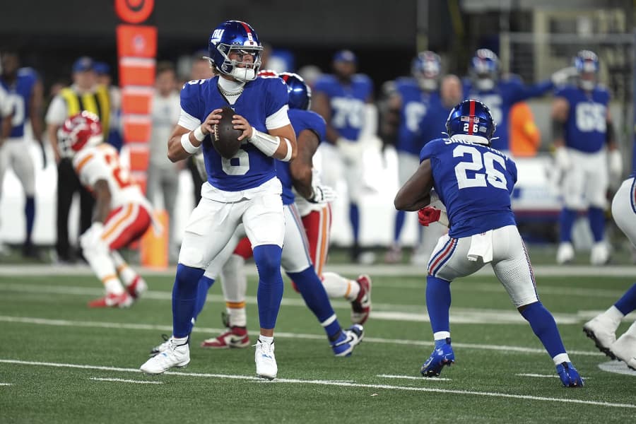 New York Giants quarterback Jaxson Dart drops back to pass 