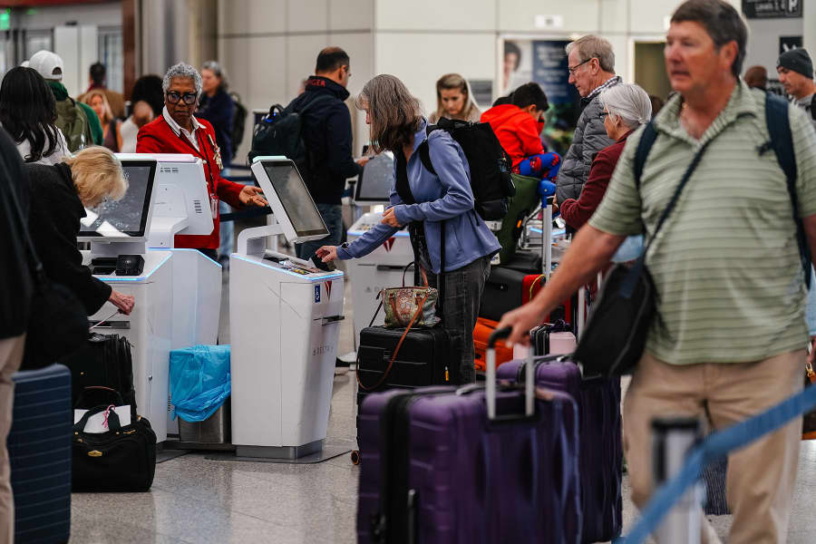 US Airlines Cut Flights, More To Come As Shutdown Drags On