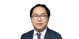 Portrait photo of Andrew Kim