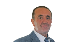 Portrait photo of Peter Lumaj