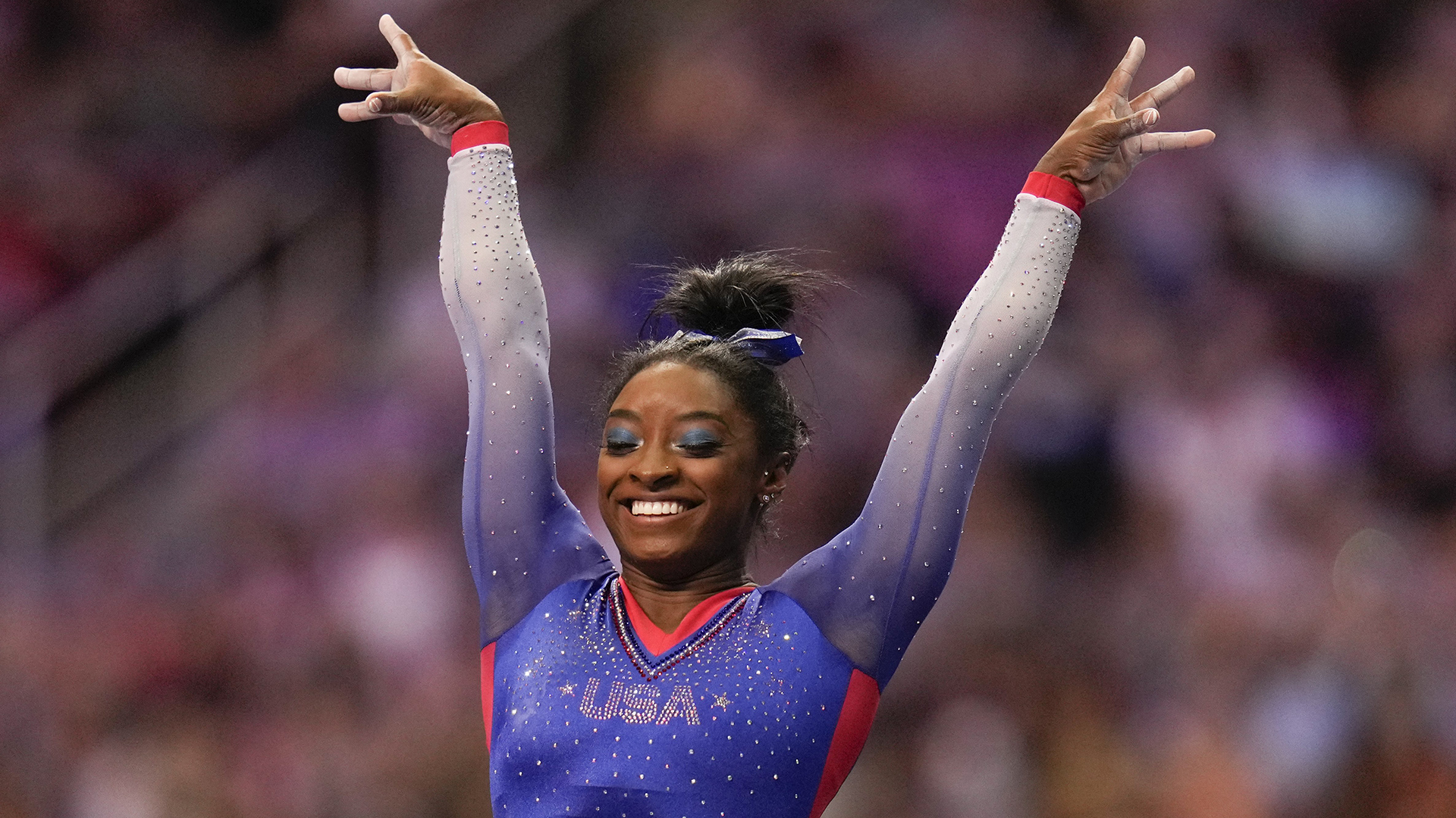 Simone Biles leads U.S. women to record 7th straight team title at