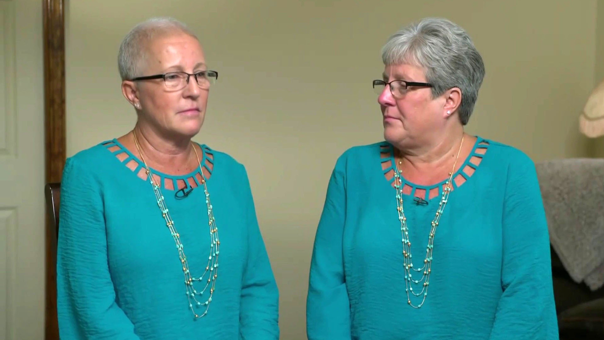 Ovarian cancer: Identical twins speak out to raise awareness