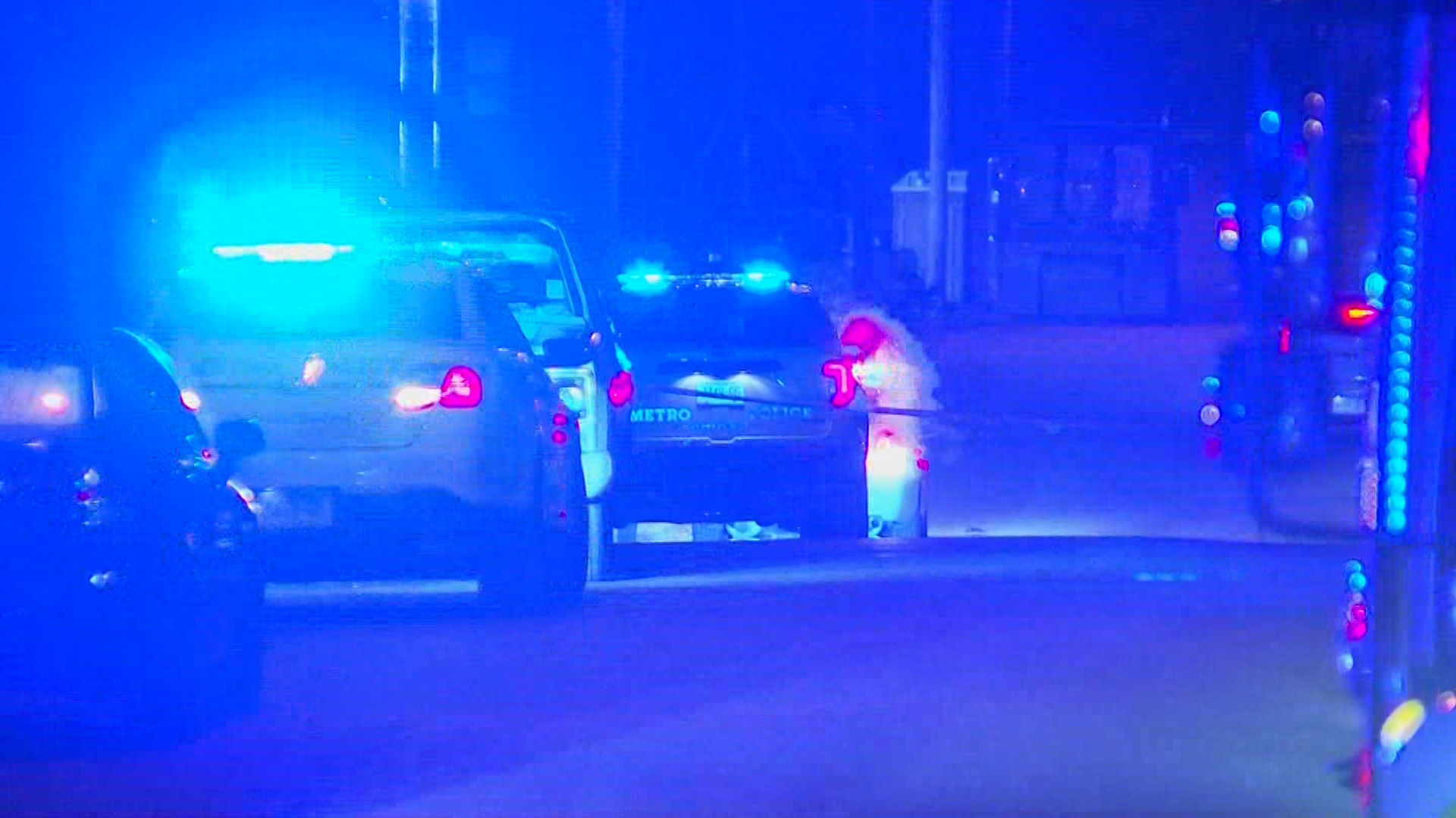 At least 3 dead, 4 injured after shooting in Nashville apartment