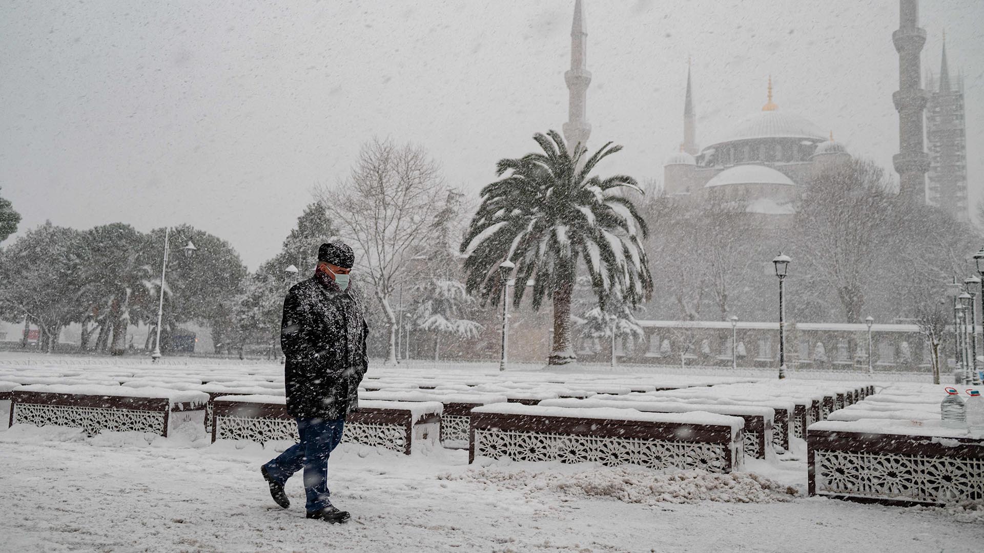 Снег в стамбуле. Снег в Стамбуле 2022. Стамбул Турция снег. Snowfall Istanbul.