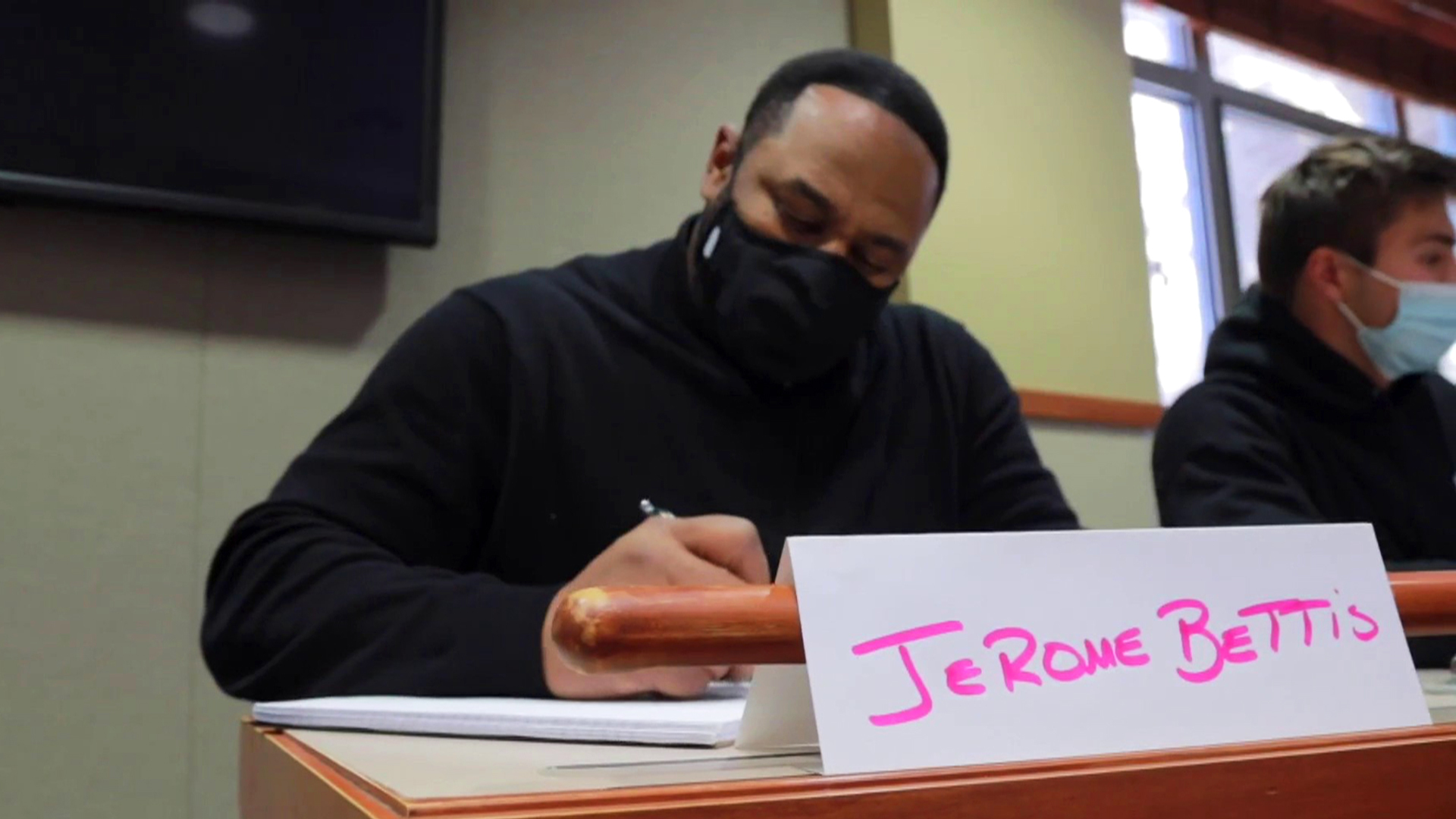 Jerome Bettis back at Notre Dame to finish degree