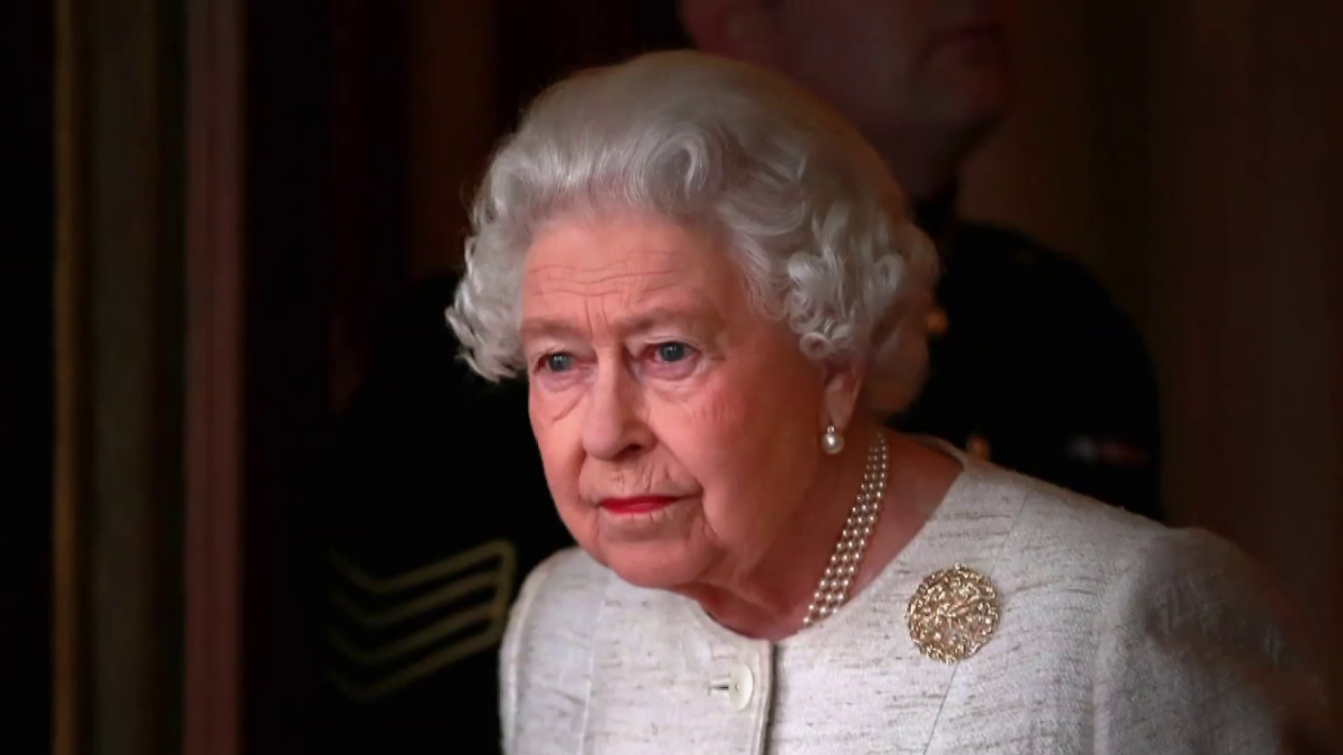 Queen Elizabeth tests positive for Covid thumbnail