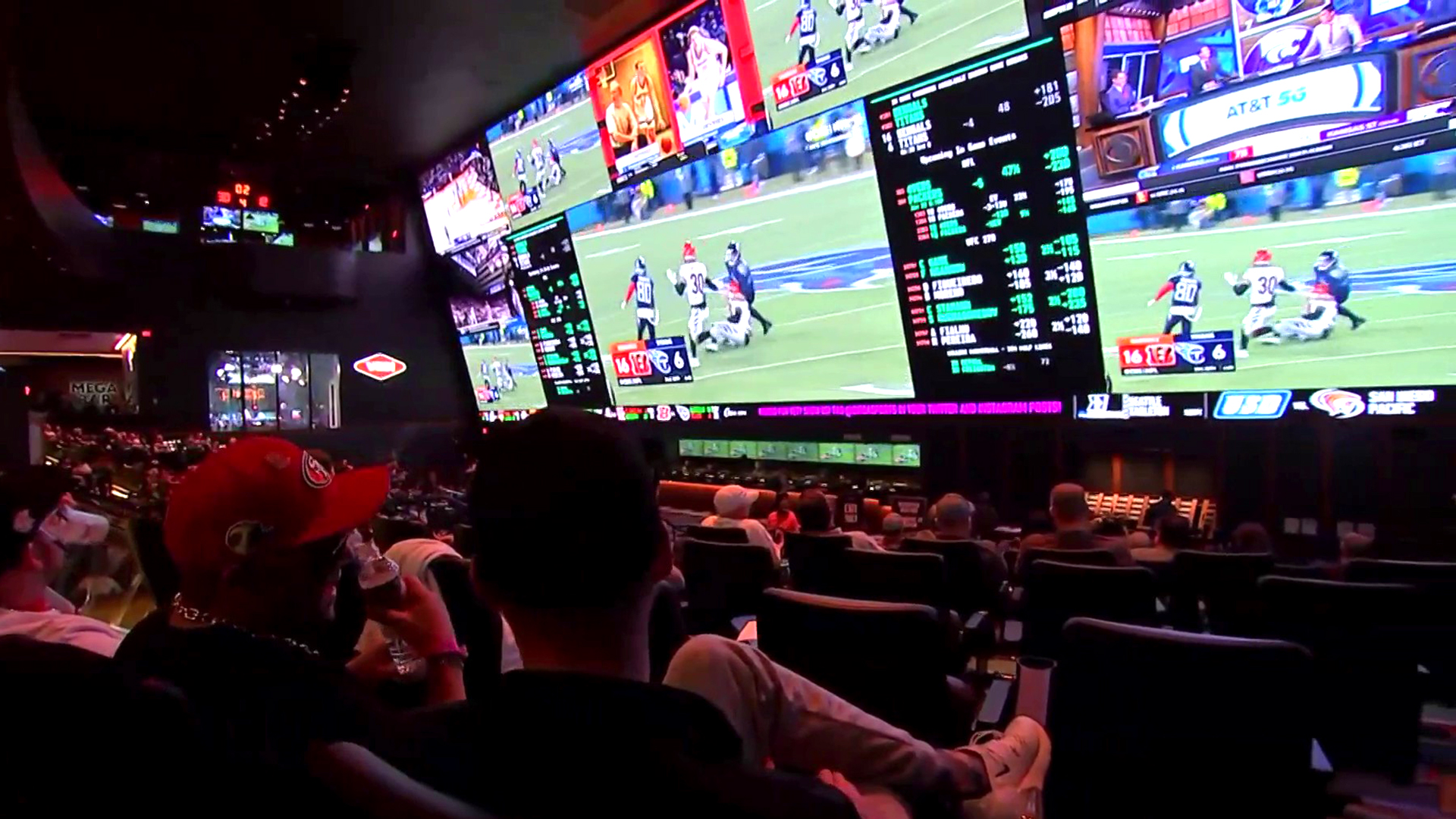 Super Bowl a tossup at legal sports books