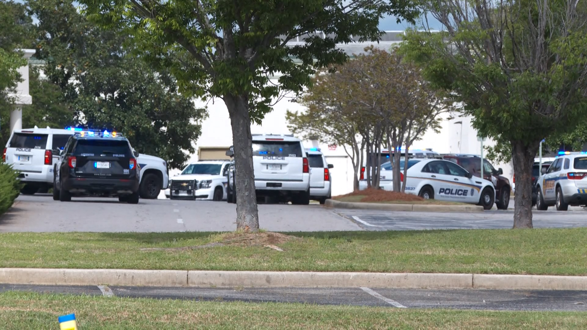 Man arrested after South Carolina mall shooting fired in self-defense ...