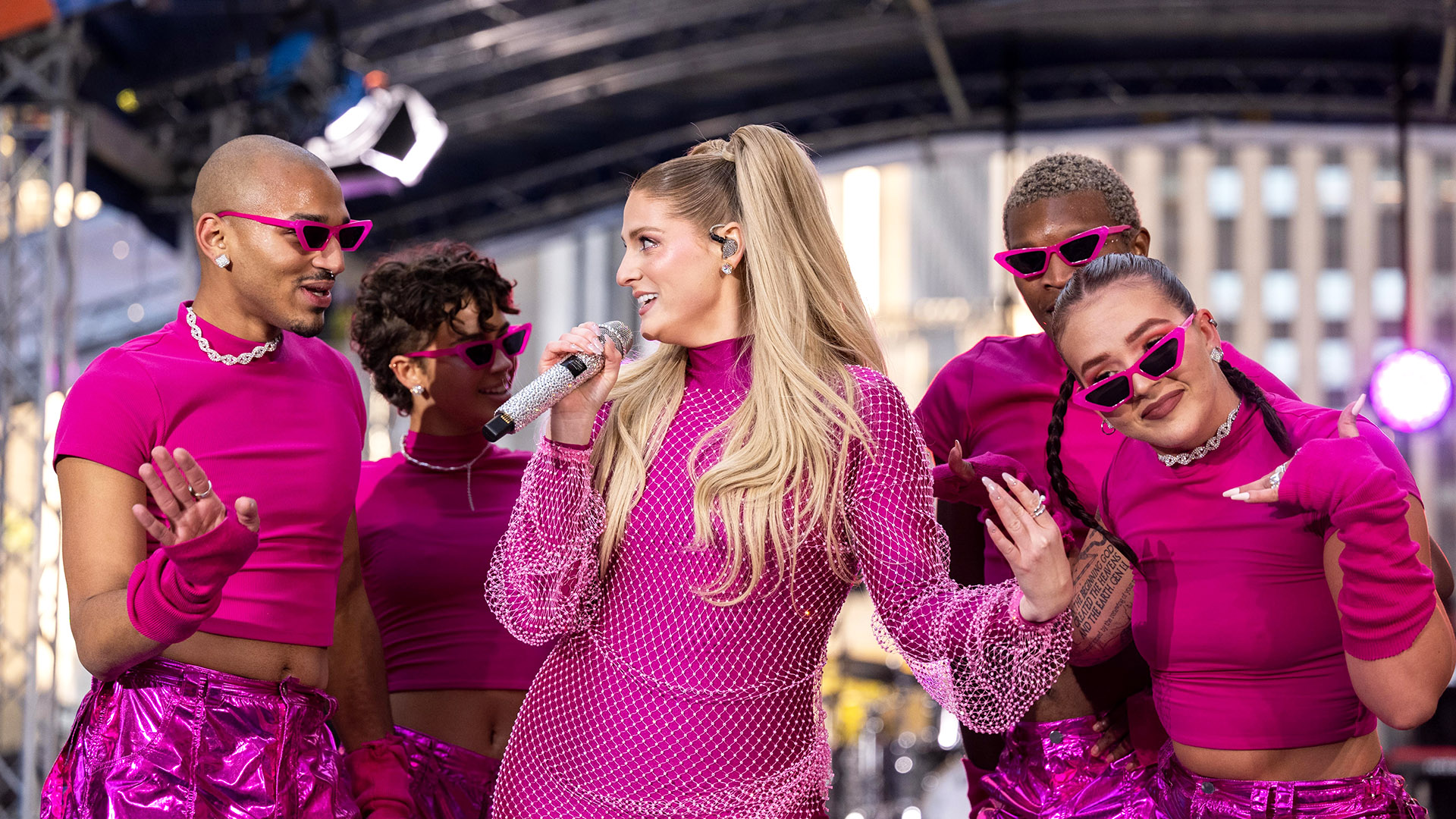 Watch Meghan Trainor perform viral hit 'Don't I Make It Look Easy