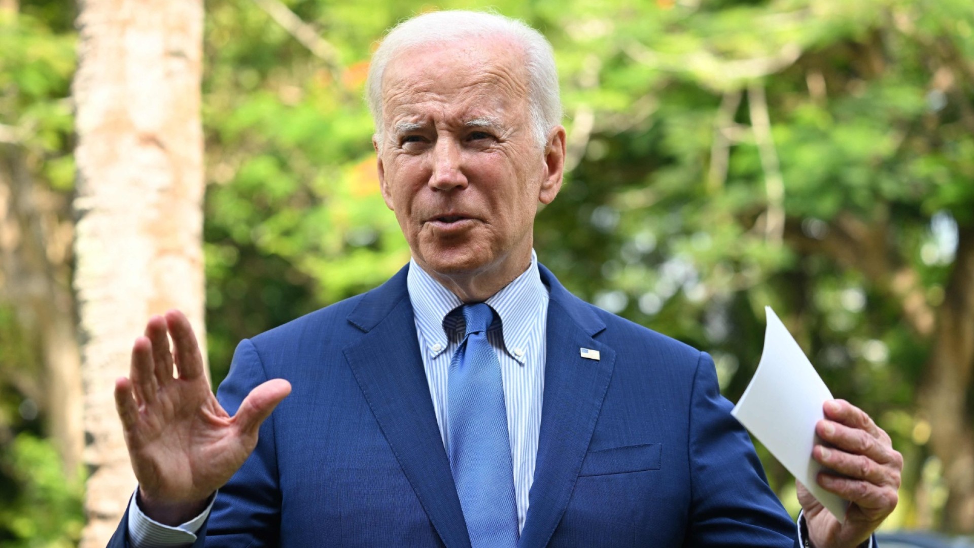 Biden Honors José Andrés with the Presidential Medal of Freedom, Sparking Admiration and Controversy