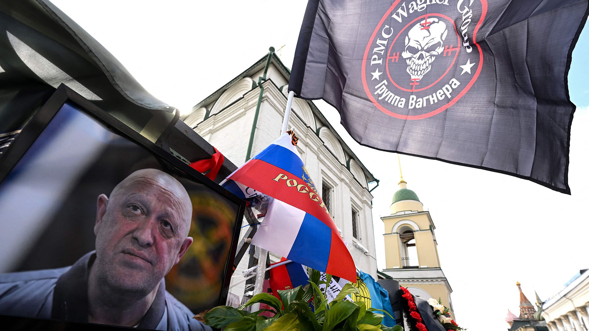 Mourners gather at Prigozhin memorial in Moscow