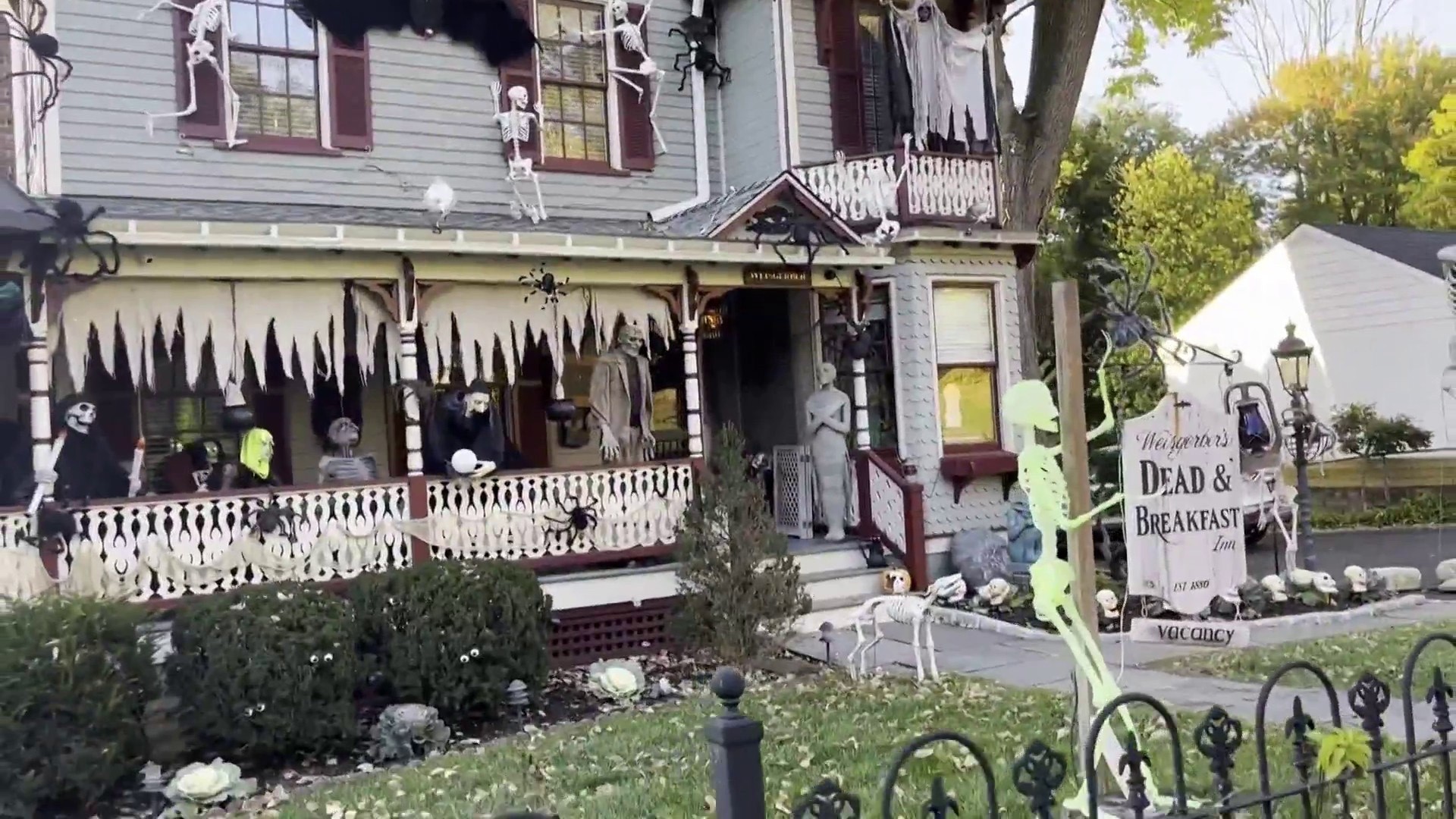 More homeowners lean into spooky spirit for Halloween 2023