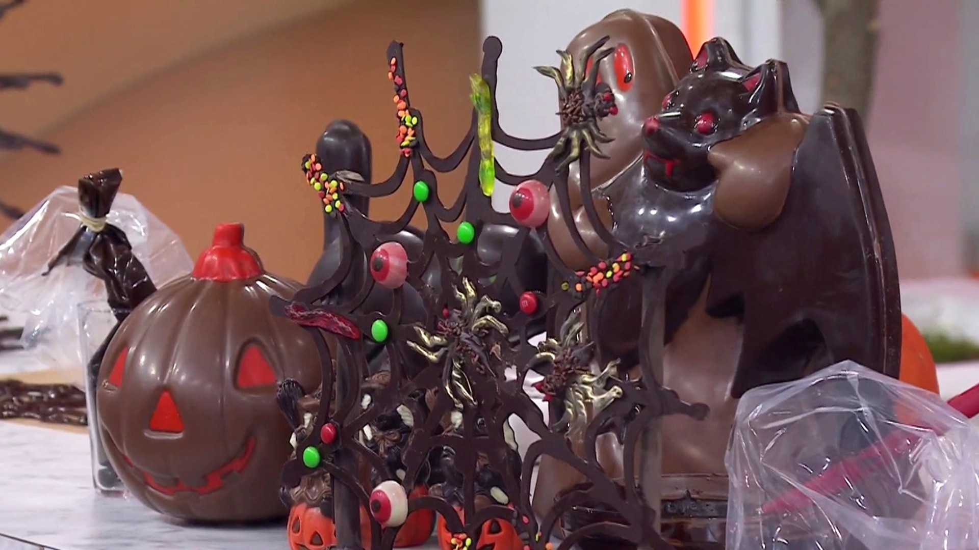 Jacques Torres shows how to make chocolate Halloween treats