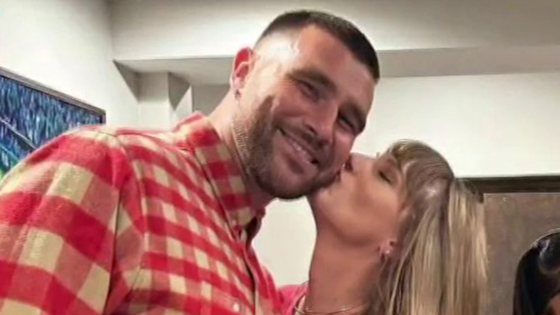 Taylor Swift kisses Travis Kelce on the cheek in new photo