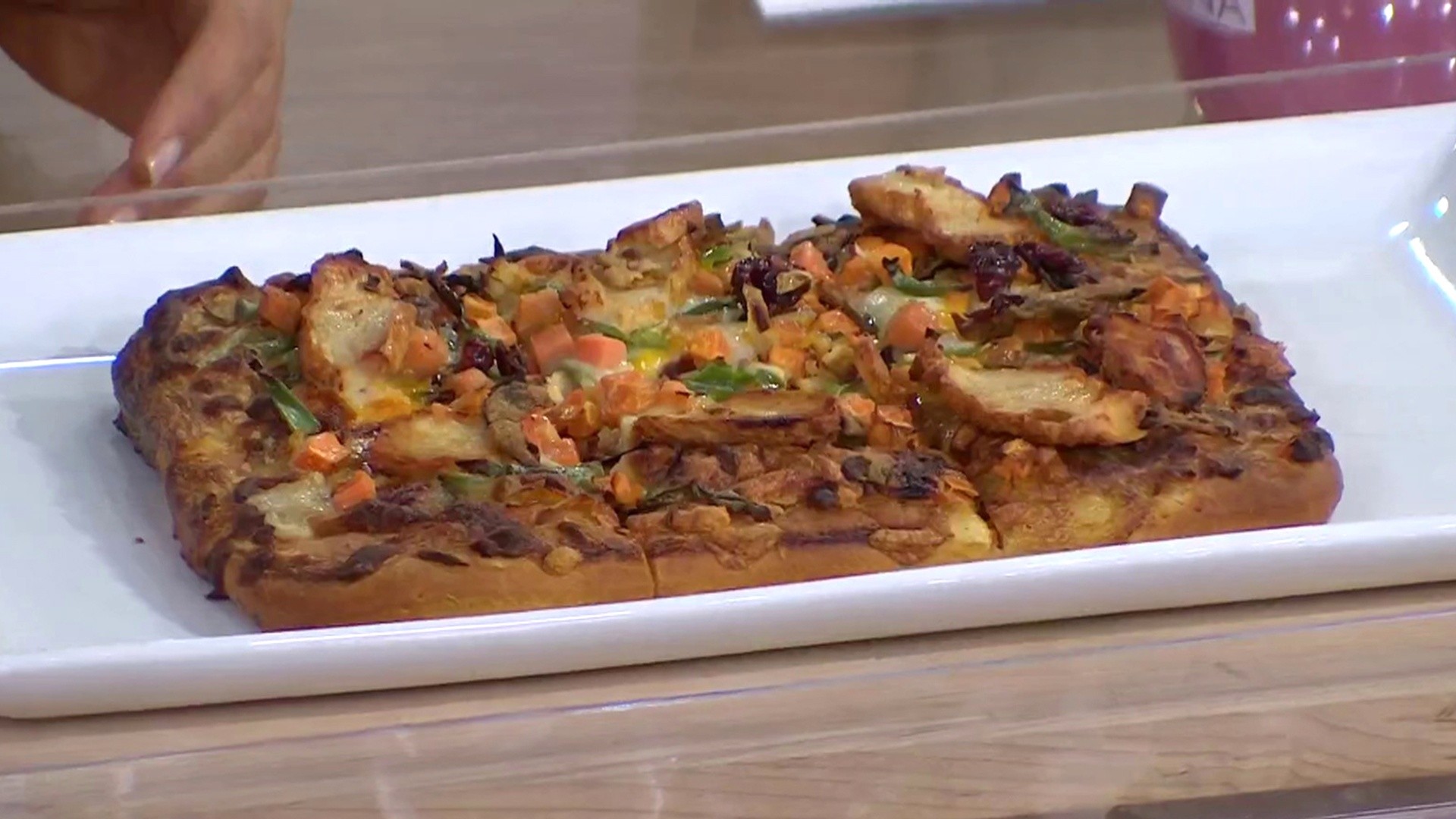 DiGiorno debuts Thanksgiving pizza: Hoda & Jenna give it a try