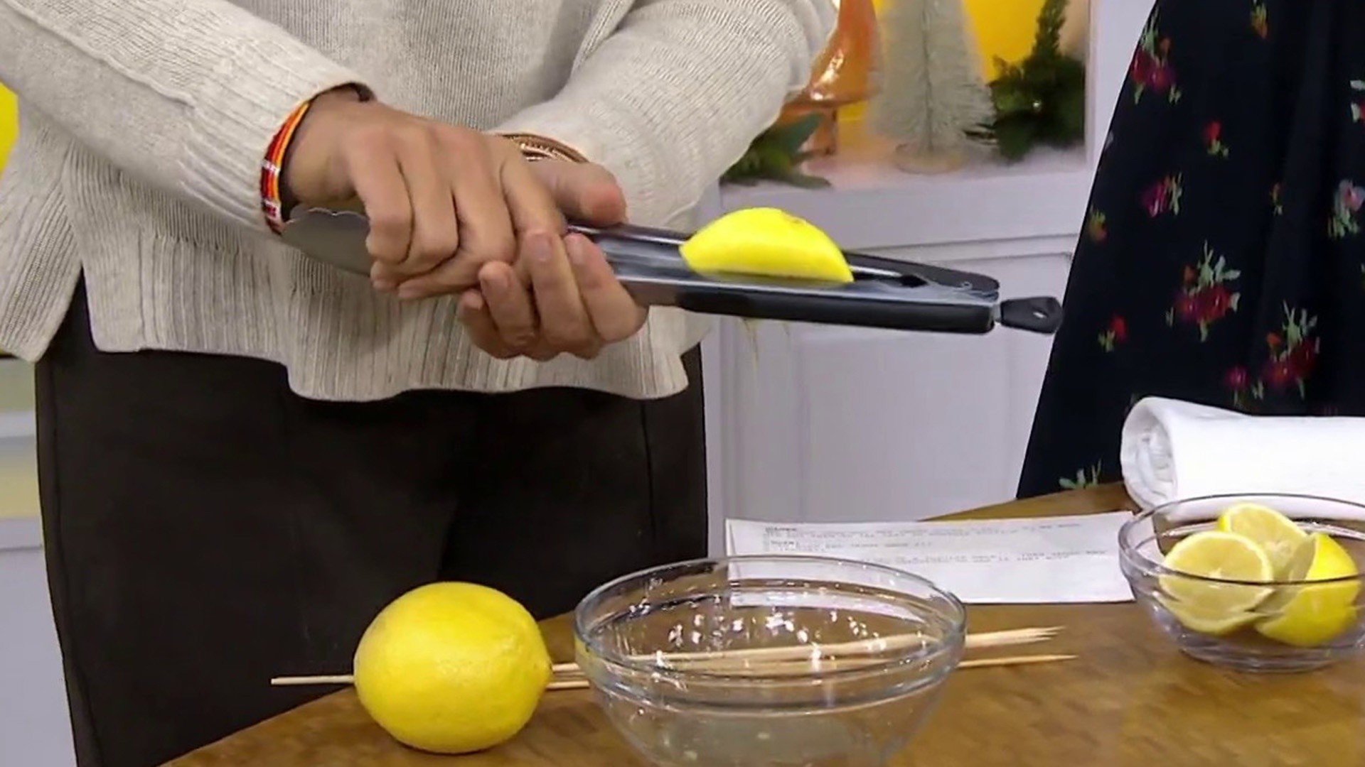 Hoda & Jenna try viral kitchen hacks: See which ones work!