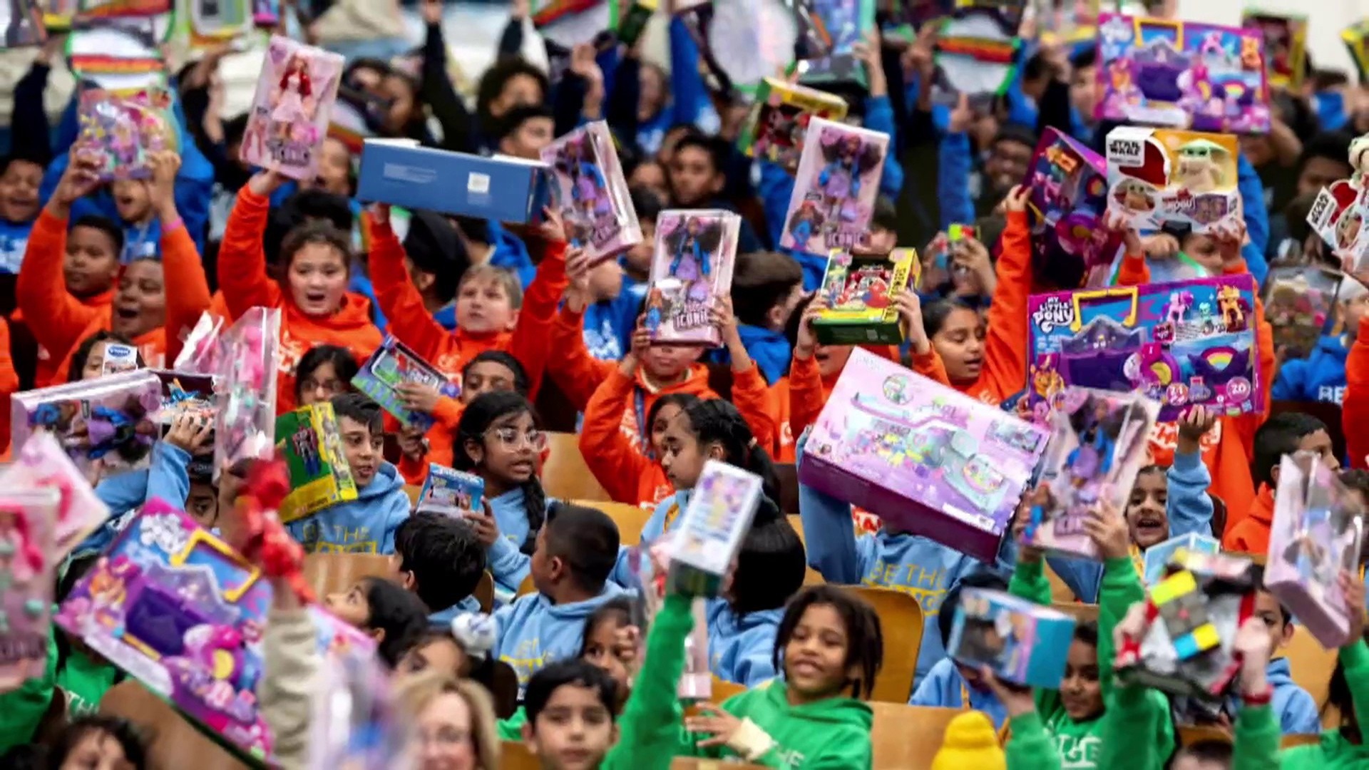 TODAY's Hoda Kotb delivers epic surprise to deserving NYC kids