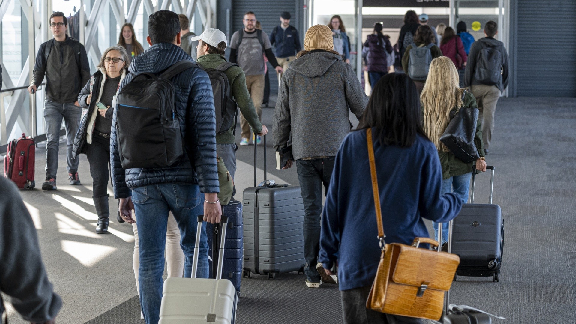 Holiday travel ramps up as airlines prepare for record numbers
