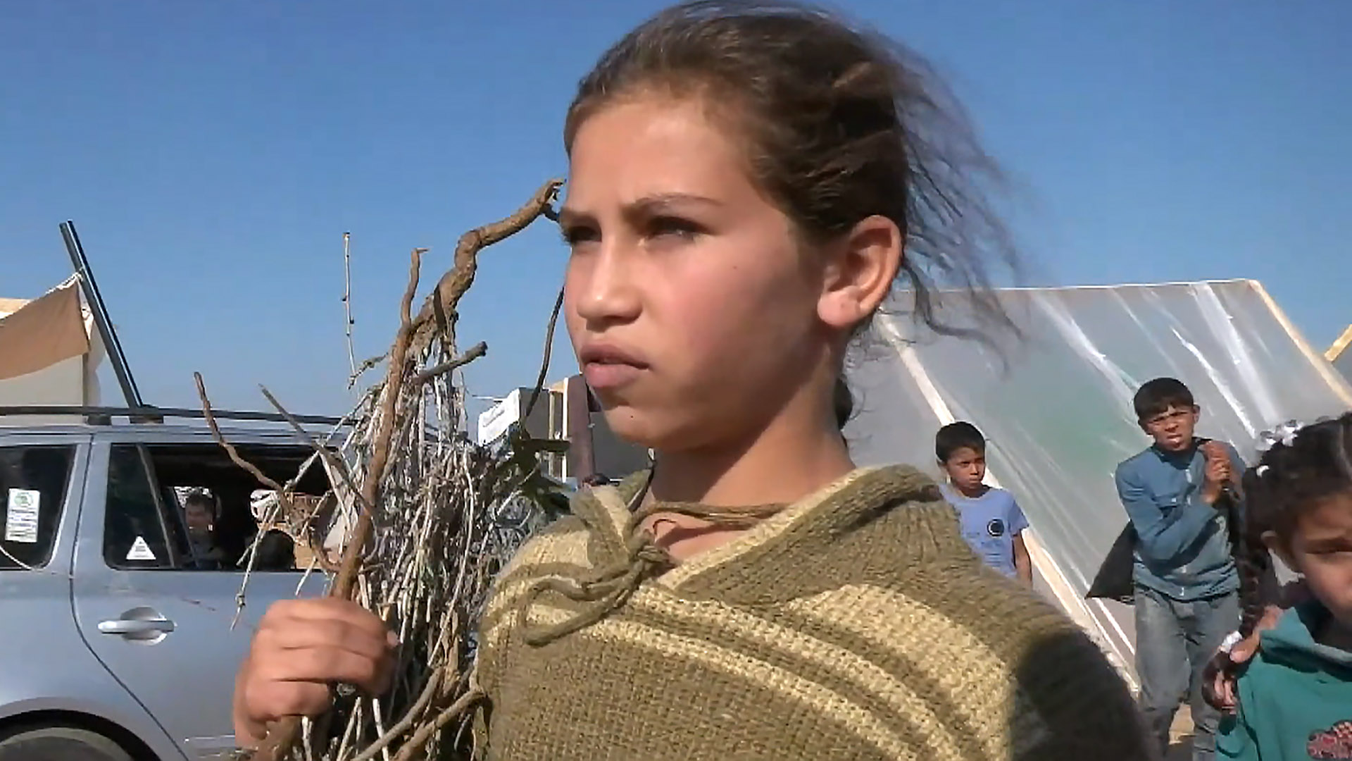 'We can't walk because of the thorns': Palestinian girl collects ...