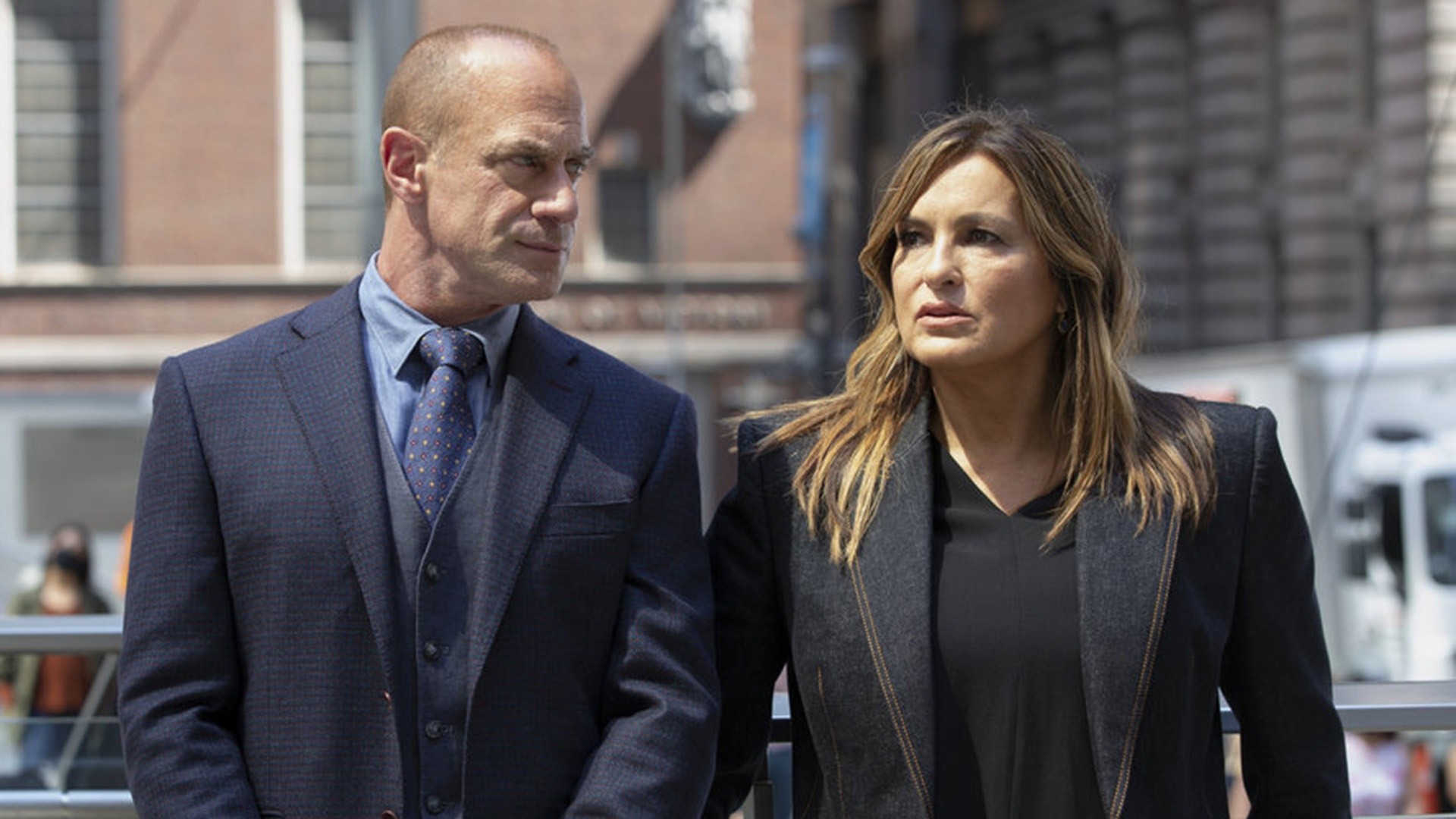 Hoda & Jenna predict what's next for Benson and Stabler on 'L&O'