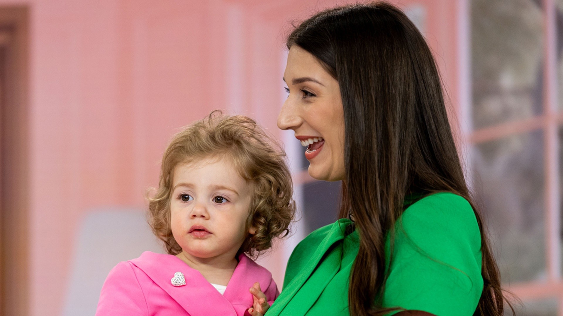 'Golden Girls' toddler with viral hair joins TODAY live