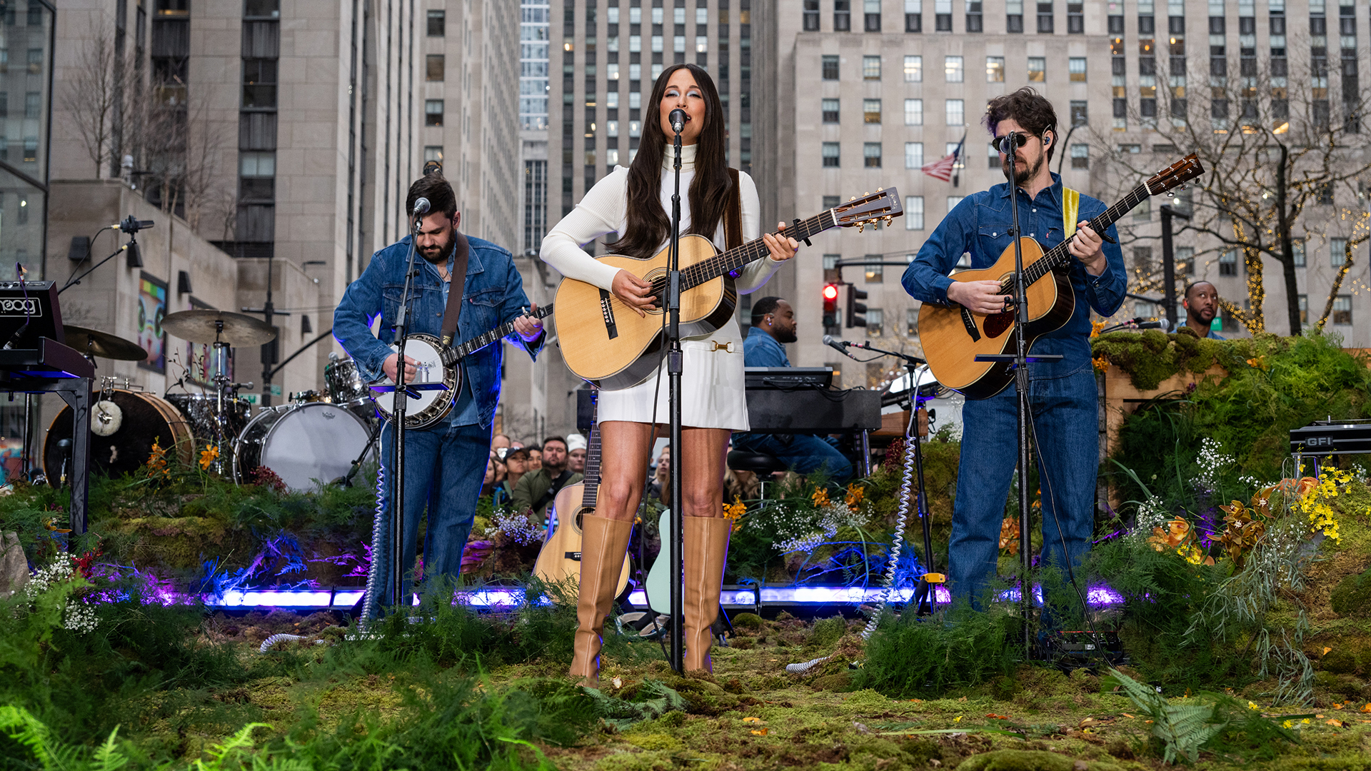 Kacey Musgraves performs hit 'Slow Burn' live on TODAY