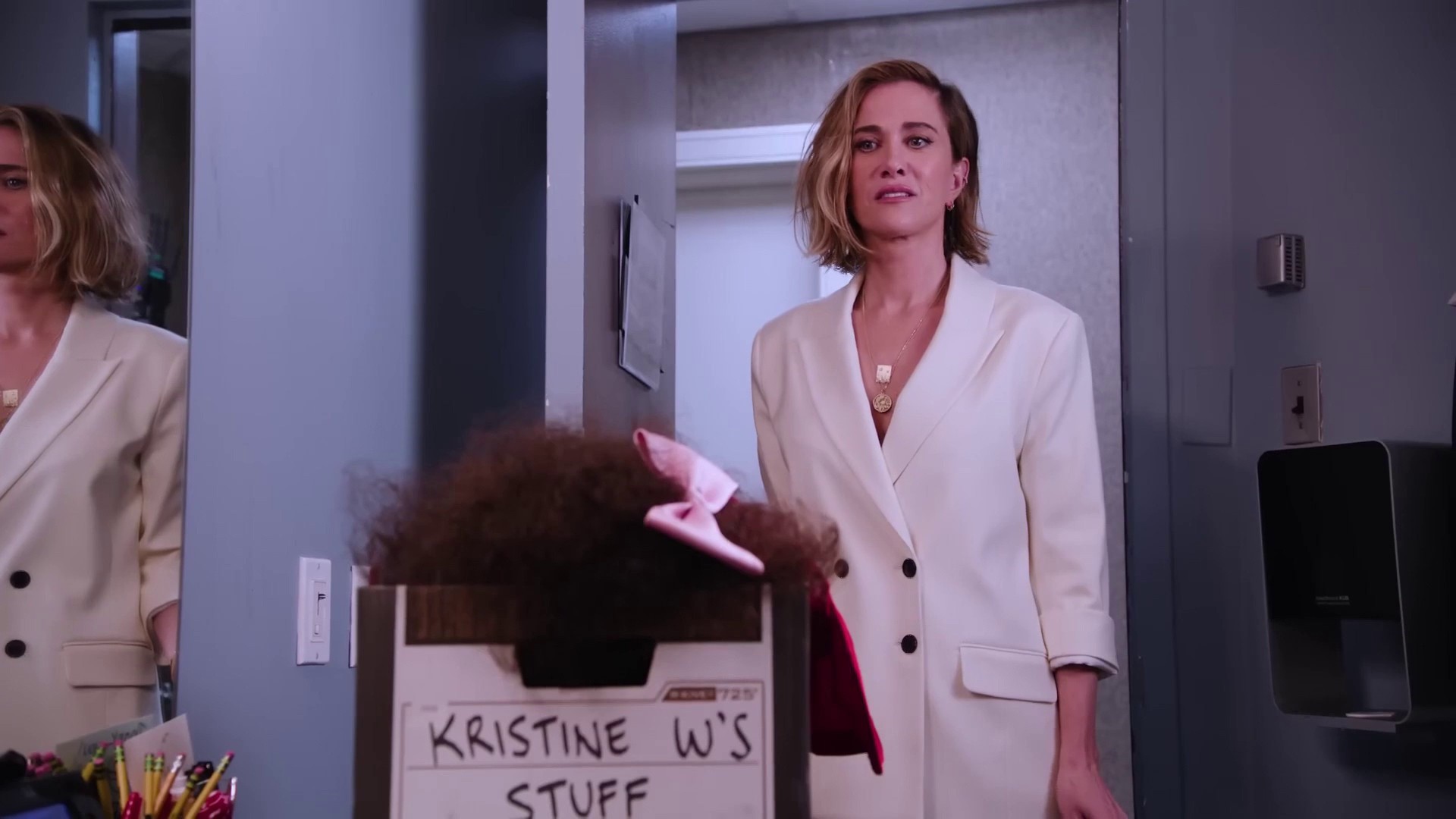 Kristen Wiig returns to old office in 'SNL' promo: 'Mama's Back'