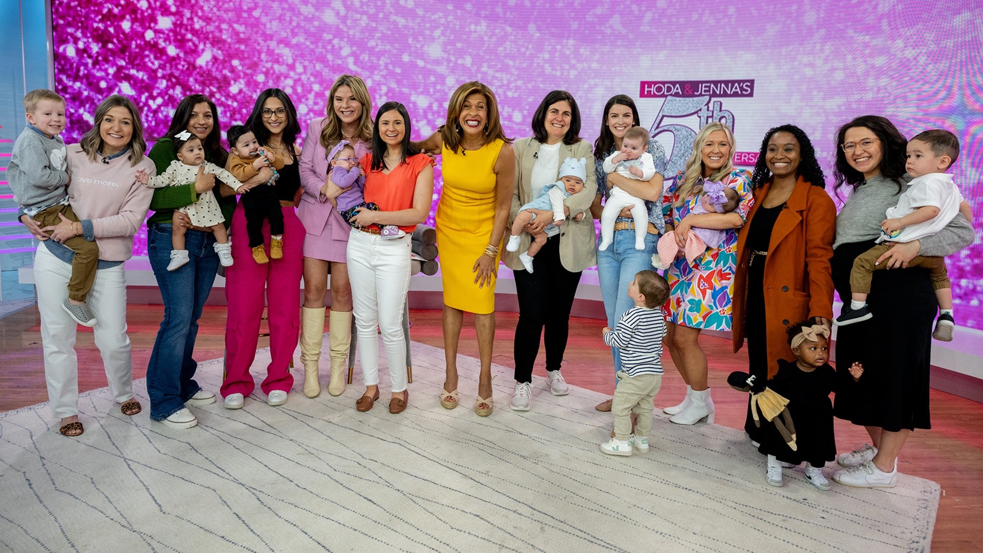 Moms and their babies surprise Hoda & Jenna on 5th anniversary