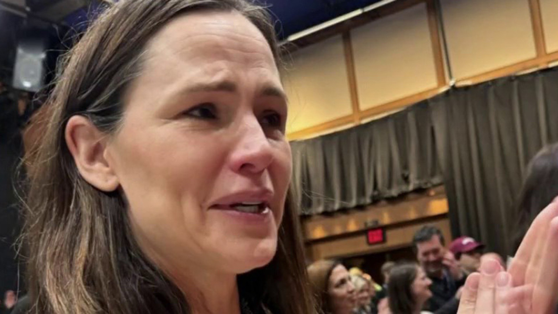 Jennifer Garner gets emotional at daughter's high school graduation
