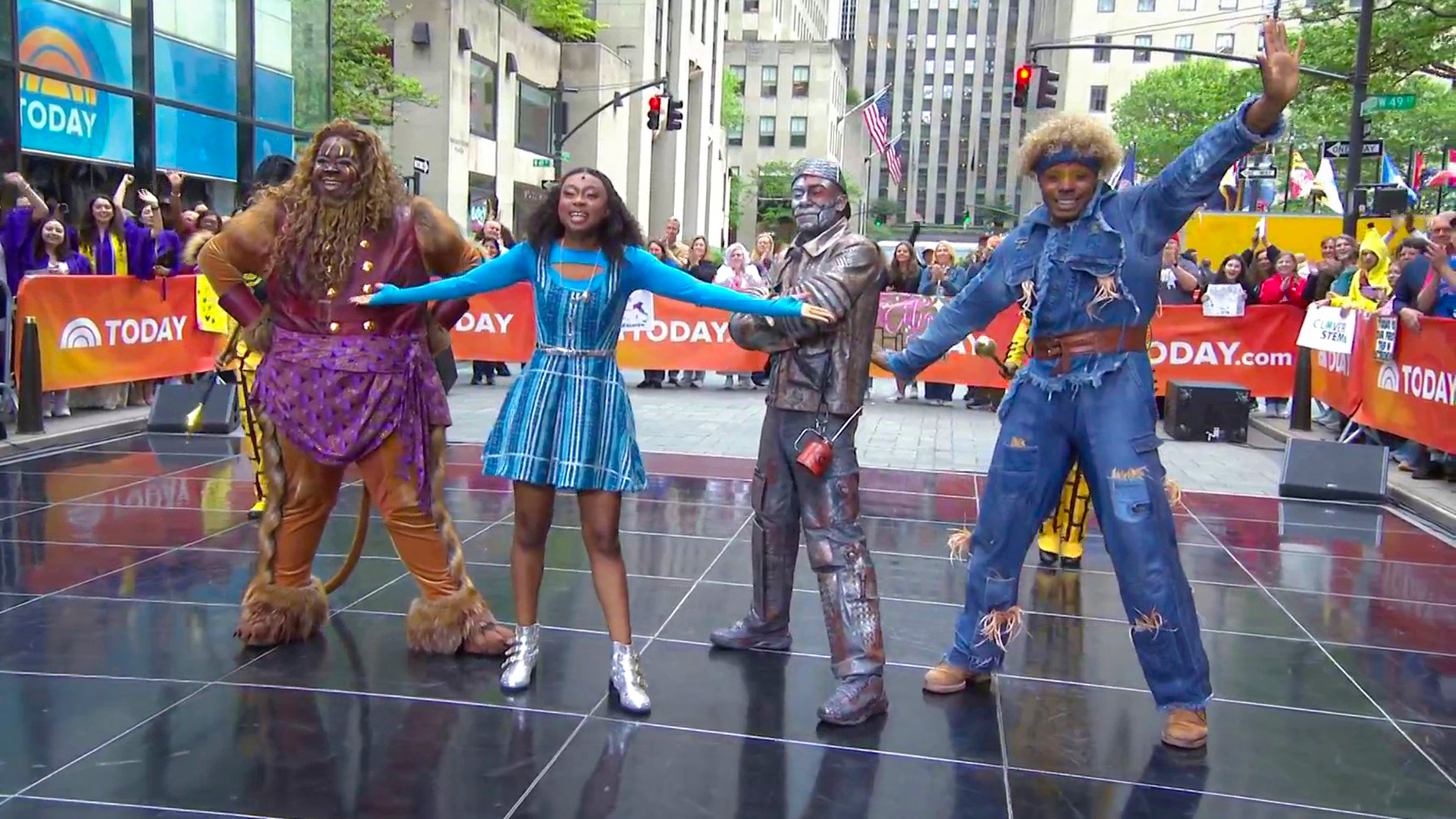 Cast of 'The Wiz' performs 'Ease On Down the Road' on TODAY