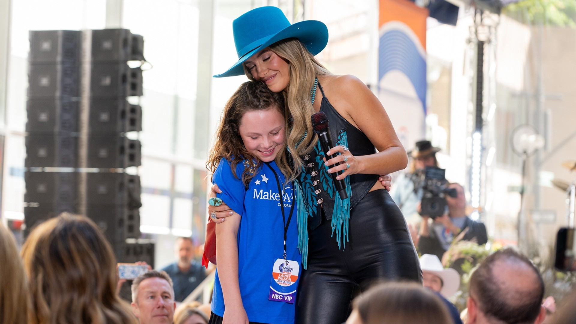 Lainey Wilson surprises young fan with concert tickets on TODAY