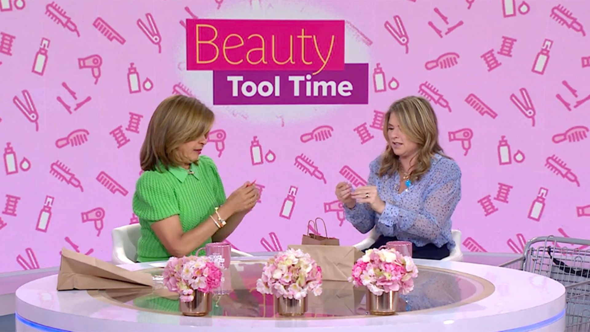 See Hoda & Jenna hilariously figure out viral beauty tools