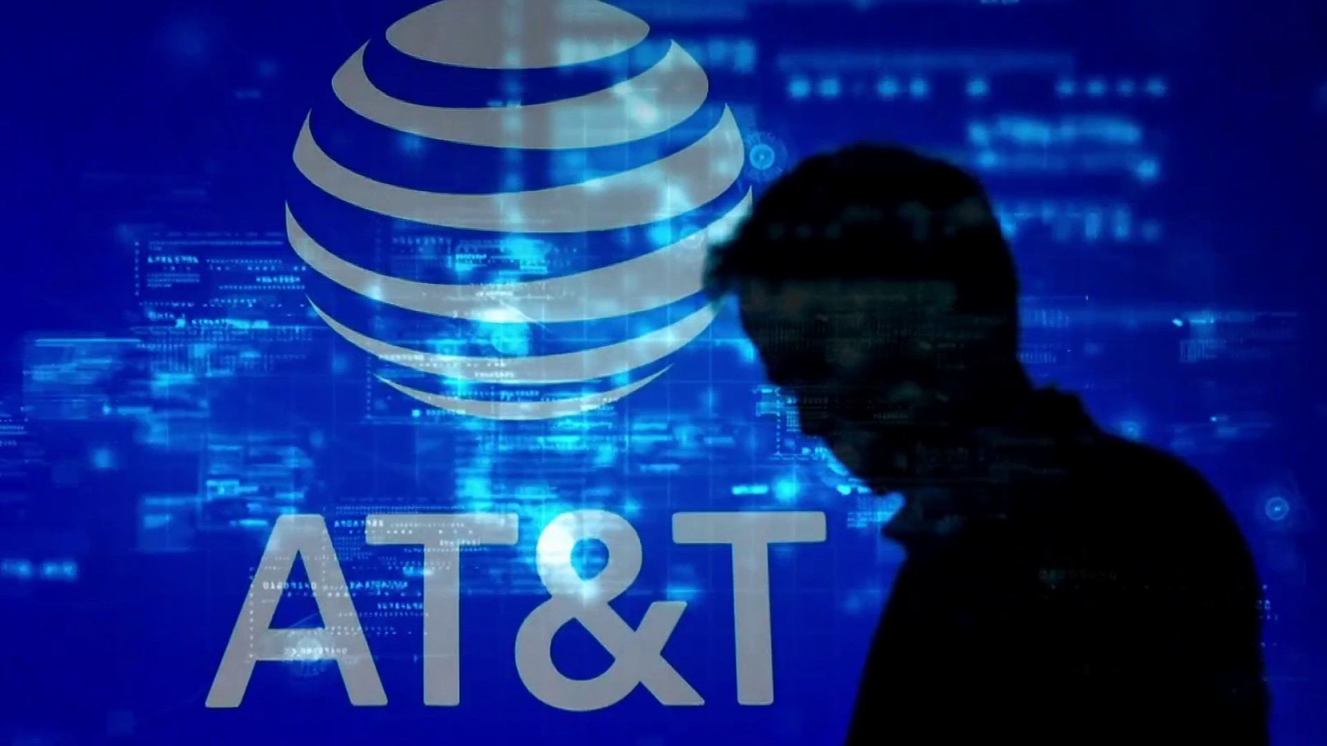 FBI investigates large hack affecting AT&T mobile shoppers