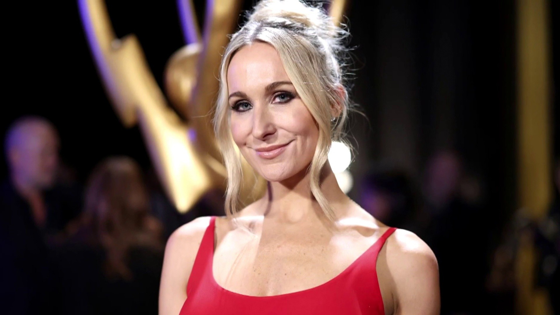 Nikki Glaser is set to host the 2025 Golden Globe Awards!